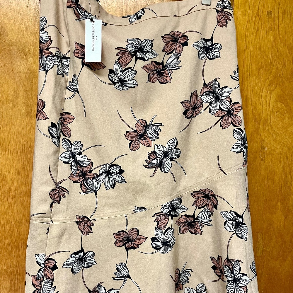 New Banana Republic Office Skirt Tan Beige Creme Pink Floral NWT Preppy Flowers